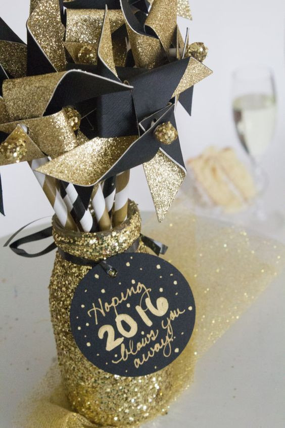 New Year Centerpiece Ideas
 23 Easy And Bud Friendly New Year Party Decorations