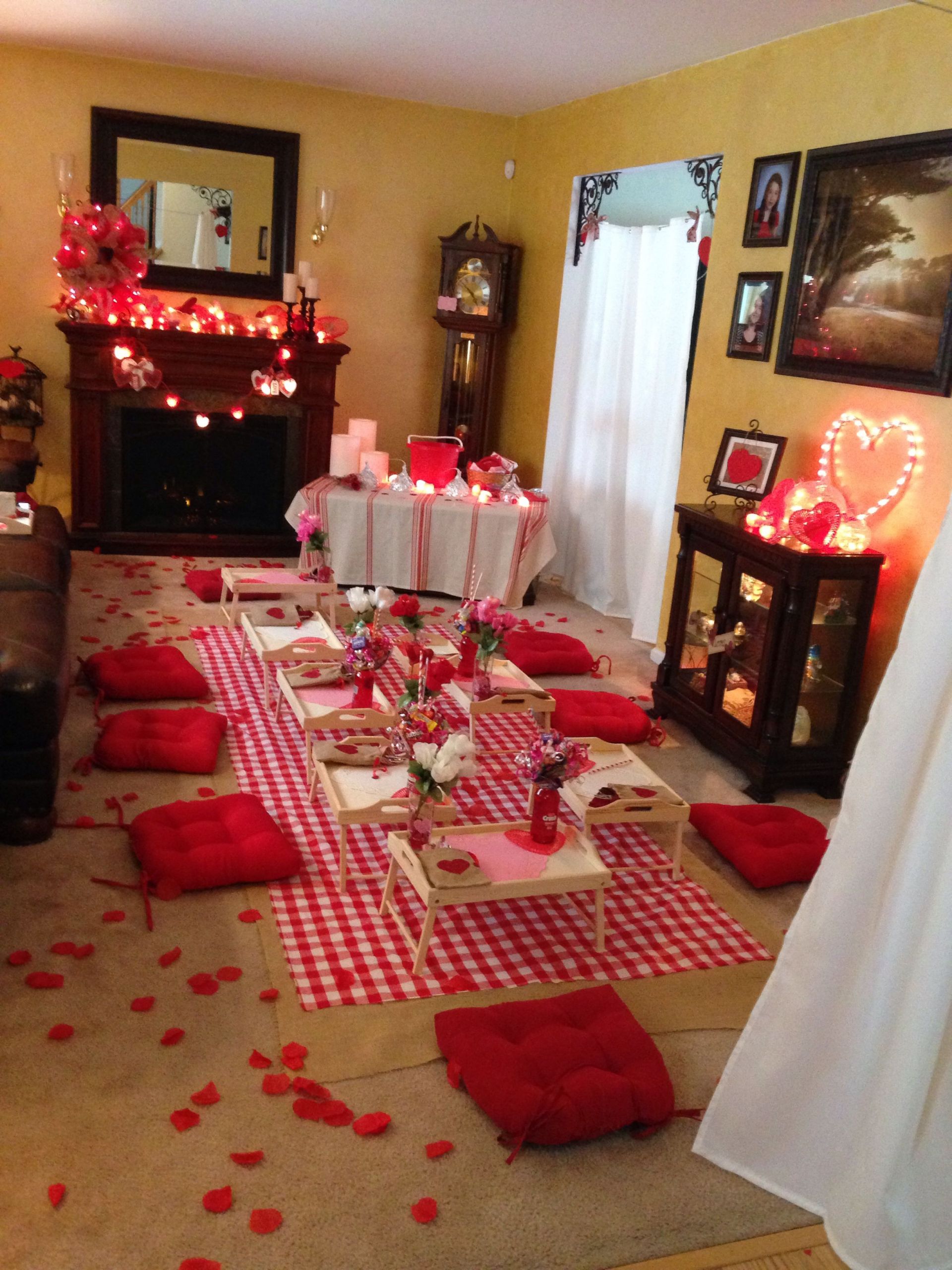 Romantic Decorating Ideas For Valentines Day
 Indoor picnic valentines day