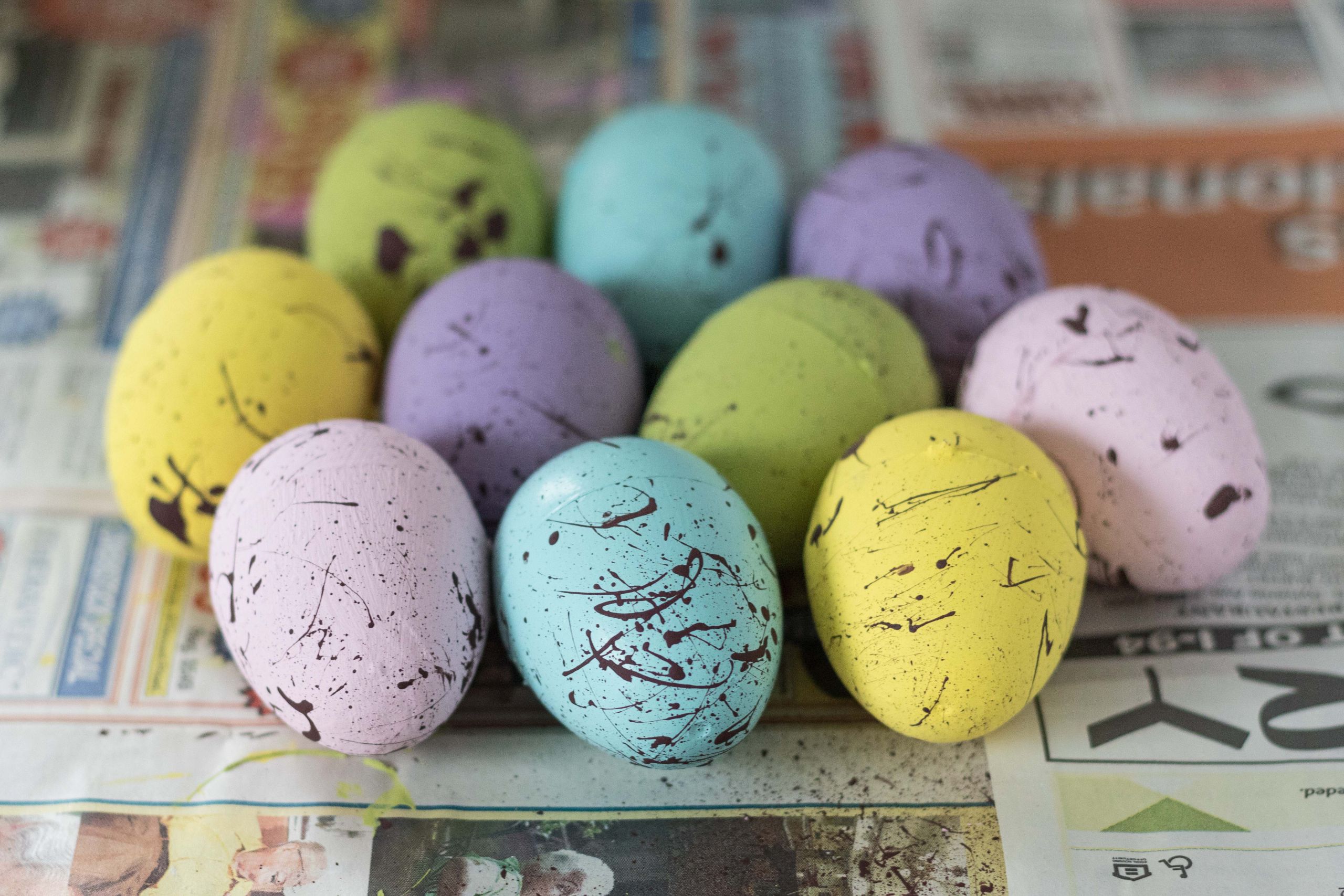 Diy Easter Eggs
 DIY Pastel Painted Speckled Plastic Easter Eggs • Rose
