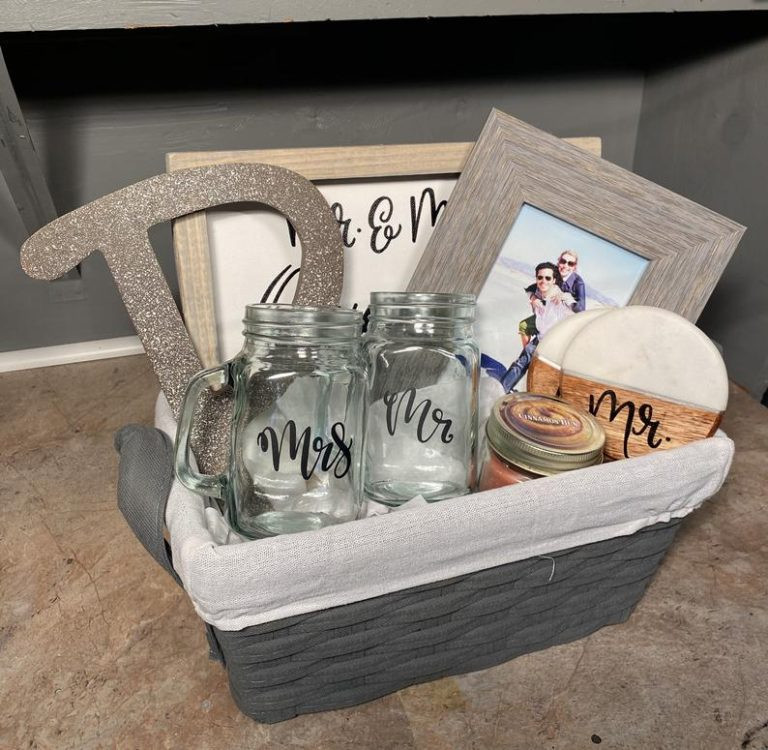 Gift Ideas For New Couples
 15 Best Engagement Gift Basket Ideas for Couples wedding
