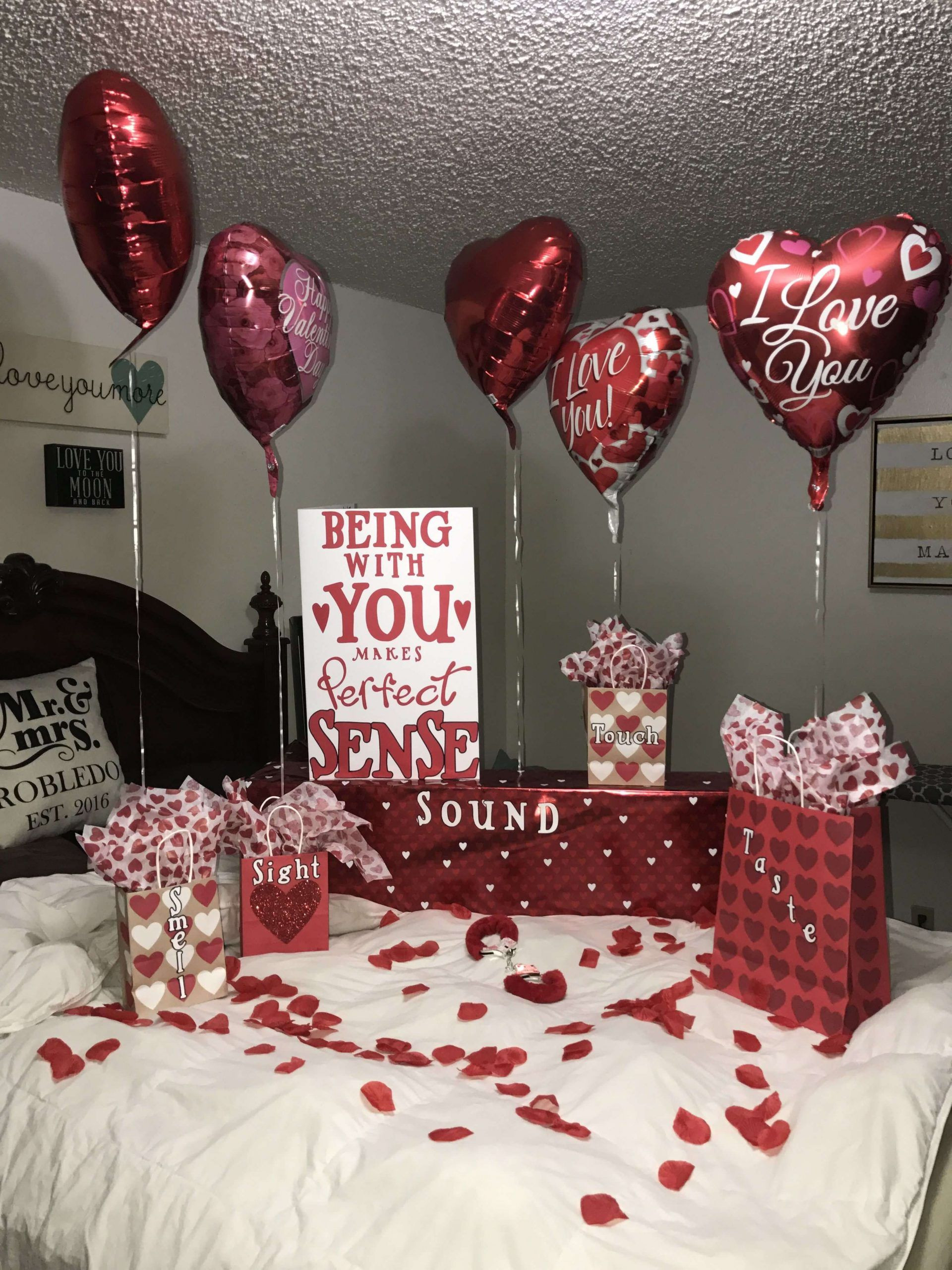 Romantic Valentines Day Gifts
 15 DIY Valentine s Day Decoration Boyfriend Romantic Room