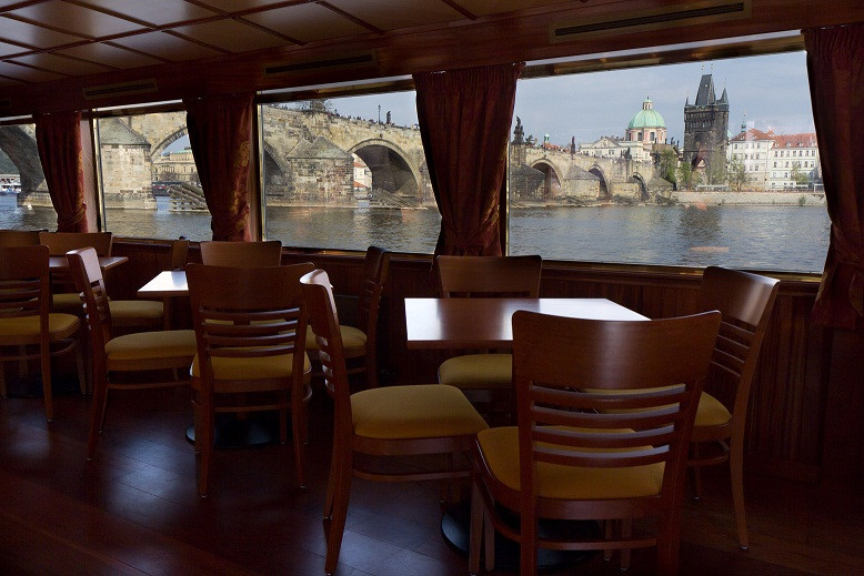 Valentine Day Dinner Cruise
 Valentine’s Day Dinner Cruise in Prague – Private Prague Guide